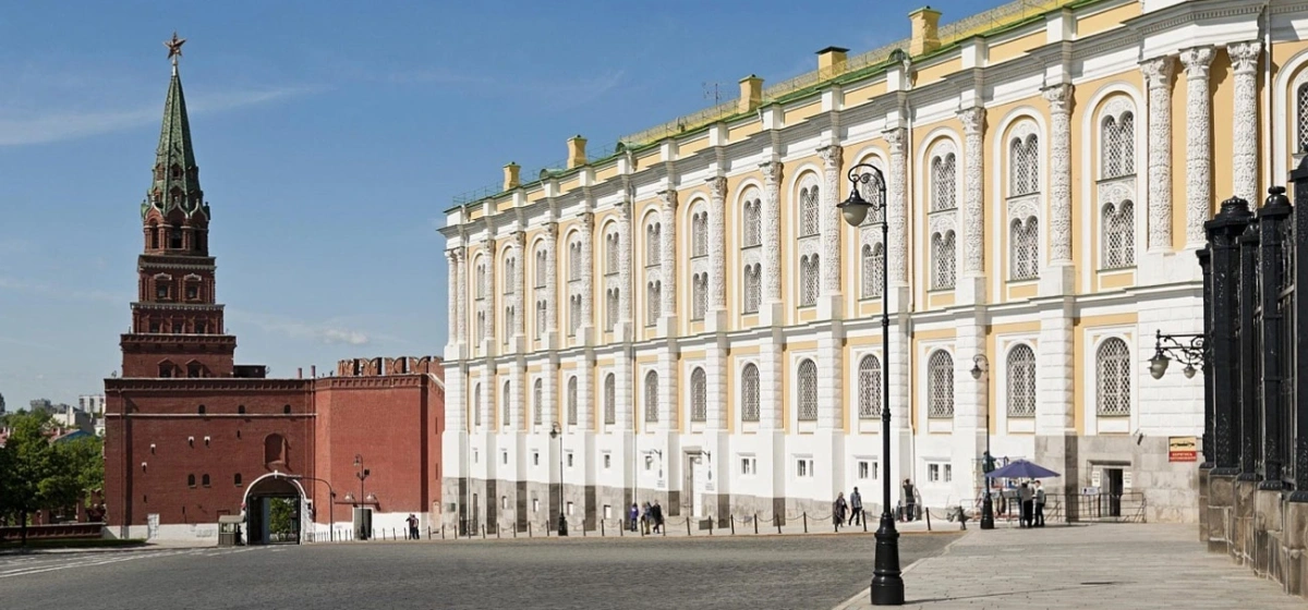 ������� XVIII ���� ����� ������� � ������ ����������� ������ �� 4 �����