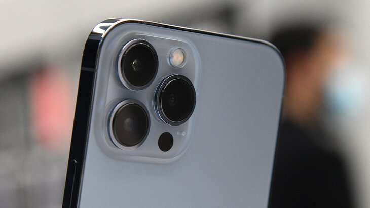 Apple ����� ��������� iPhone � 200-�������������� ������� � 2027 ����