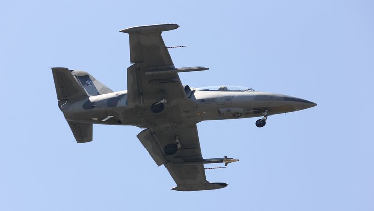 ������� ������ � ����������� 18 ������������ F-16 �� ���� ����