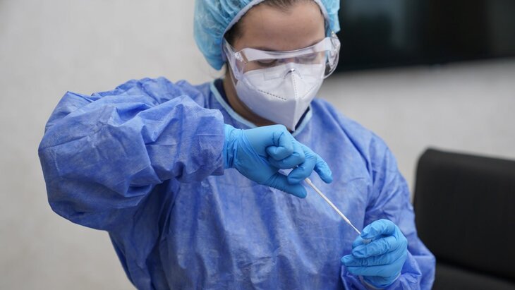 ����� 1 ��� ������� ����������� COVID-19 �������� � ������ �� ������