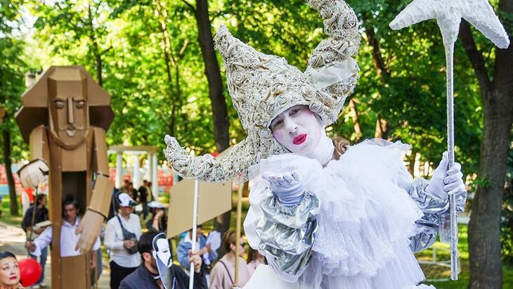 ����� "������������ ��������" ������ �������� ����� �������� � "������������"