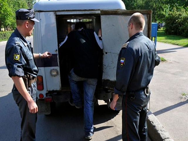Полицейские Головинского района задержали преступника, находившегося в федеральном розыске