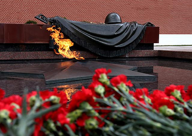 50 лет исполняется Мемориалу Неизвестного солдата в Москве