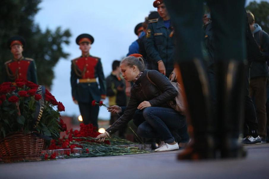 В Александровском саду почтили память о подвиге советских солдат