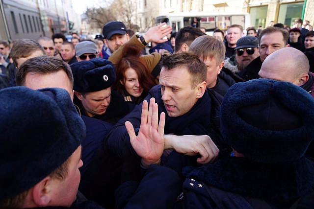 Навального вывели с митинга против реновации жилья в Москве