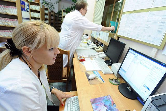 Более 5 миллионов москвичей получили электронные медицинские карты