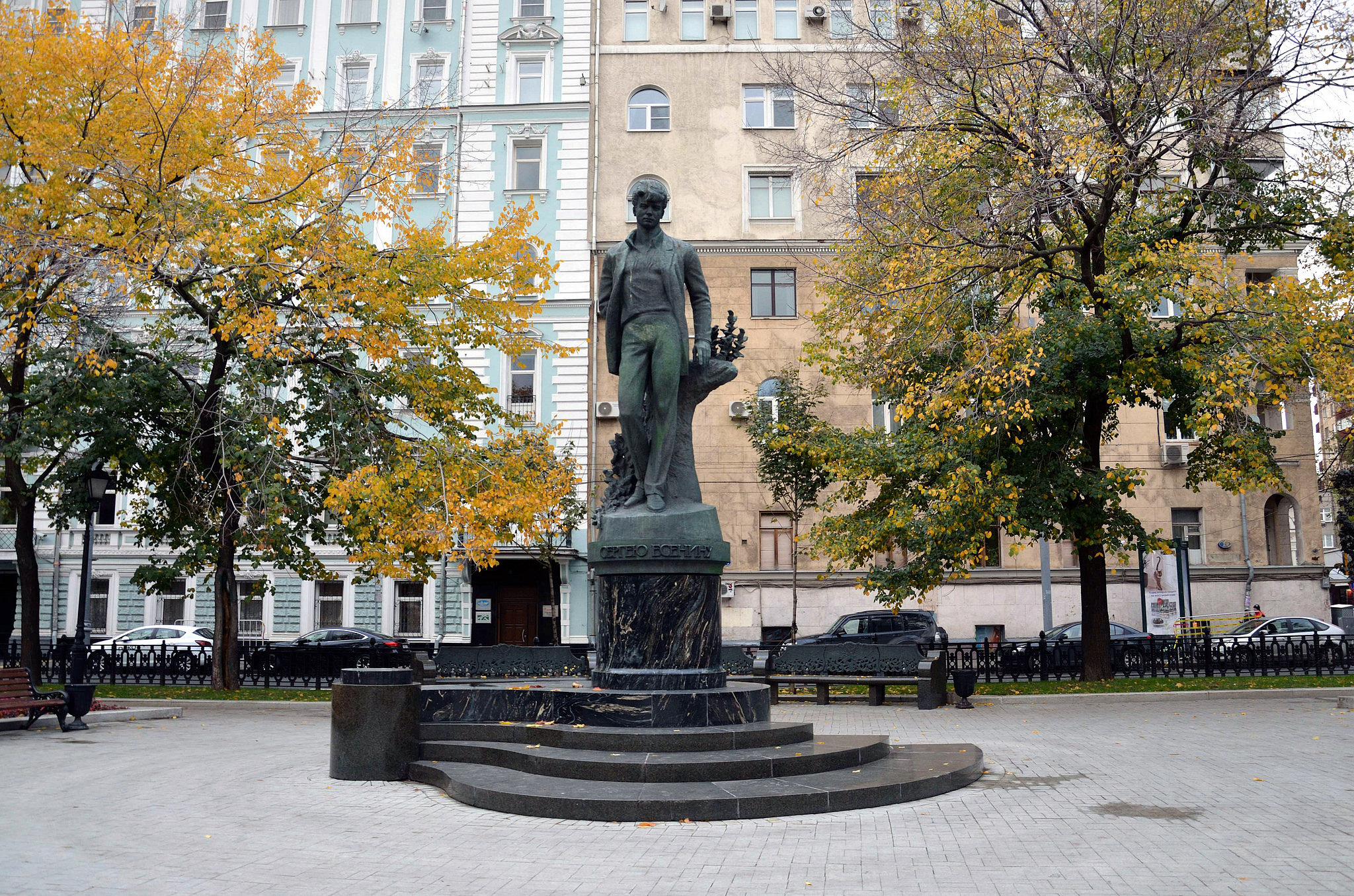 Памятник Есенину отреставрируют на Тверском бульваре