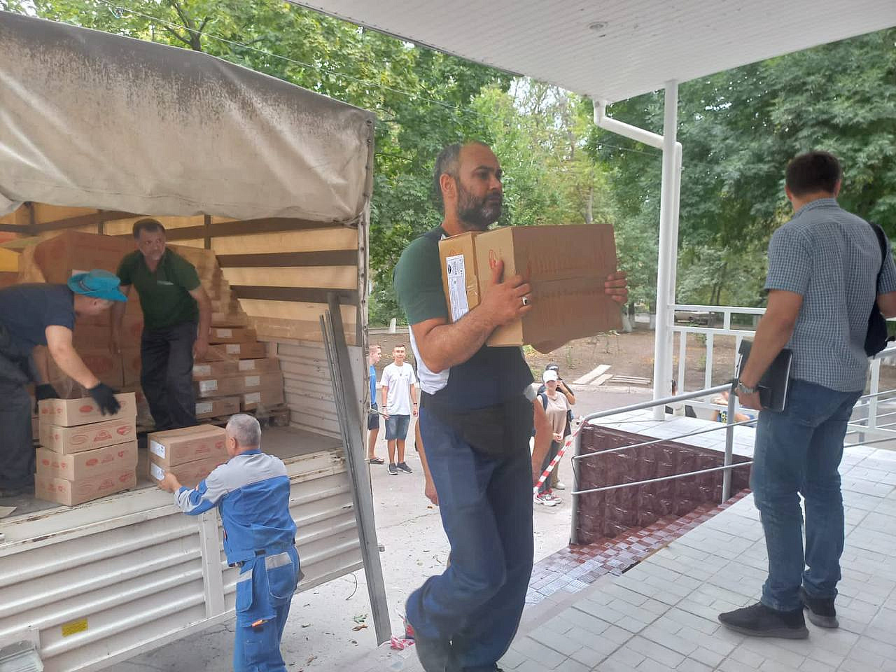 Гуманитарную помощь собрали в школе №1409 для учащихся Донецка