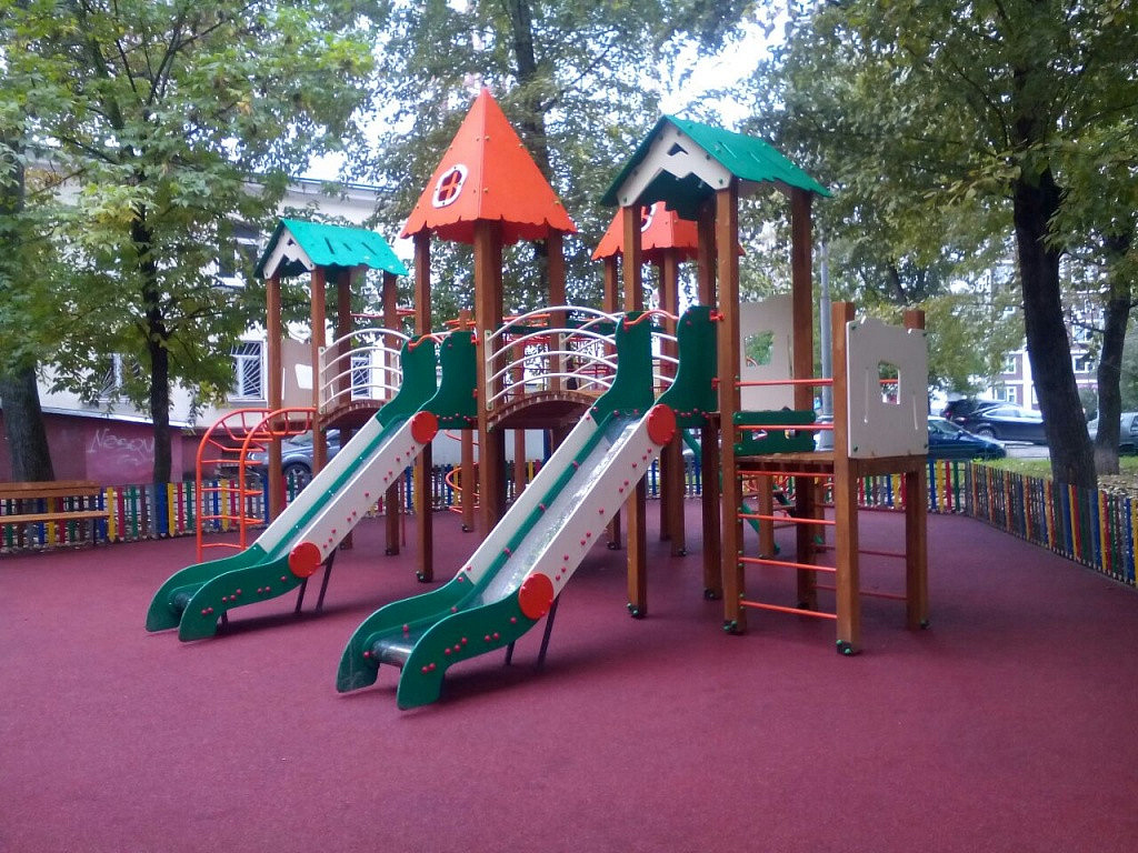 В Головинском районе появилась детская площадка, объединяющая несколько домов