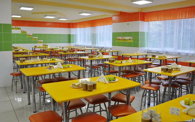В тематические рестораны превратят школьные столовые в 20 образовательных учреждениях Москвы