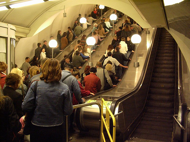 Московское метро увеличит пропускную способность благодаря новому графику работы эскалаторов