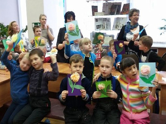 В детской библиотеке №45 прошла праздничная программа «Этот день мимозой пахнет»