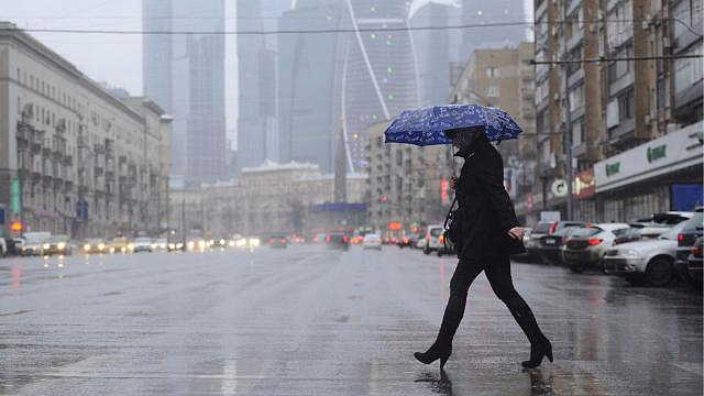 До конца рабочей недели в Москве будет прохладная и дождливая погода
