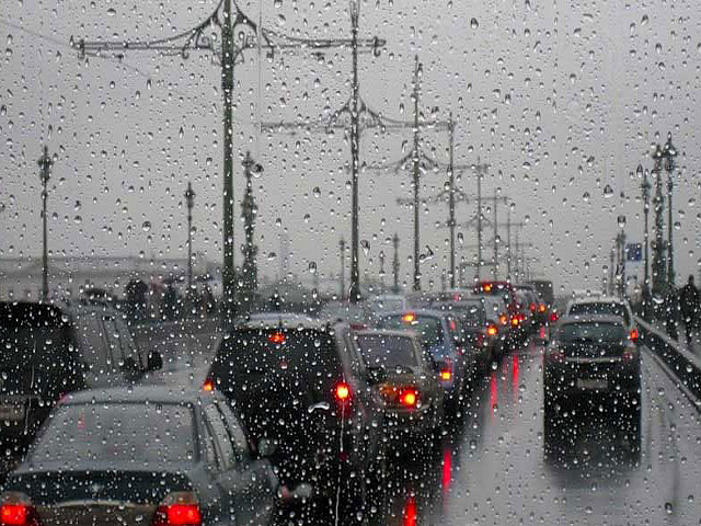 Сегодня в связи с ухудшением погоды на дорогах САО и остальной части Москвы вечерний час пик продлится дольше