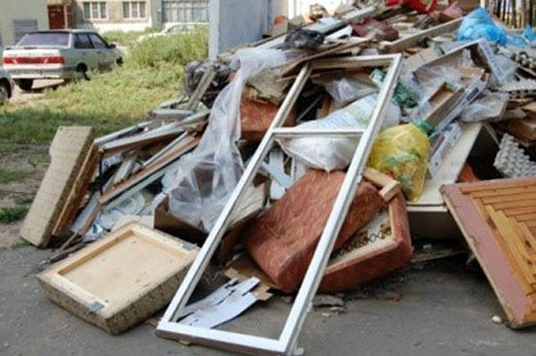 В Головинском районе идут работы по предотвращению сброса строительных отходов в контейнеры и бункеры-накопители