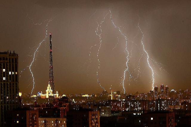 Сегодня в Москве объявлен третий уровень погодной опасности