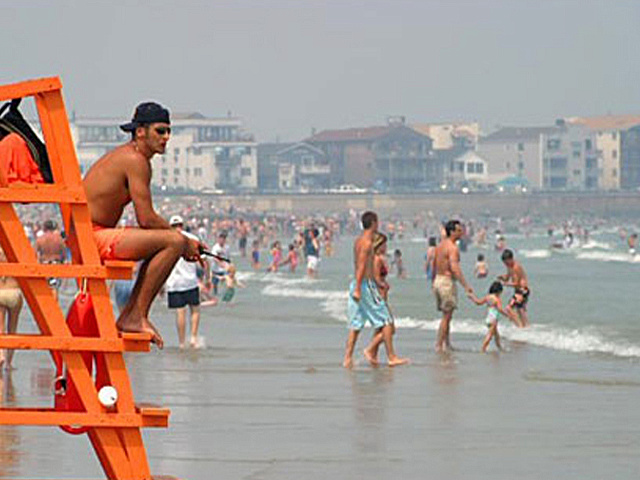 Спасатели будут выводить с пляжей Москвы пьяных и детей без взрослых