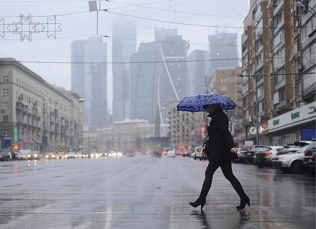 Штормовое предупреждение в Москве и тяжелый день для метеочувствительных людей