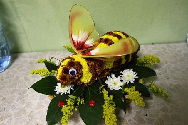14 августа в «Аптекарском огороде» гостей научат делать пчел из цветов