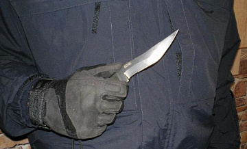 В подземном переходе на Кутузовском проспекте неизвестный нанес ранения ножом молодому человеку