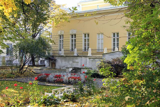 Сад музея Пушкина на Пречистенке благоустроят деятели культуры