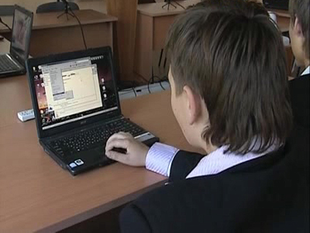 За последние четыре года время, проводимое школьниками Москвы в интернете, возросло почти вдвое 