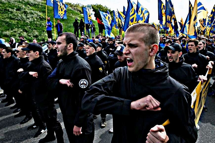 Украинские радикалы заявили, что отправляются маршем на Крым