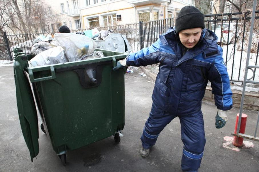 В Вишняковском переулке ведется обустройство площадки для раздельного сбора отходов 