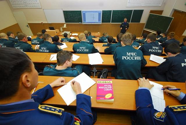 Для сотрудников МЧС в Москве провели первые занятия по иностранному языку