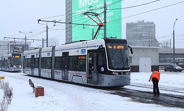На краснопресненских трамвайных линиях проходит тестовые испытания вагон-снегоочиститель «Рост»