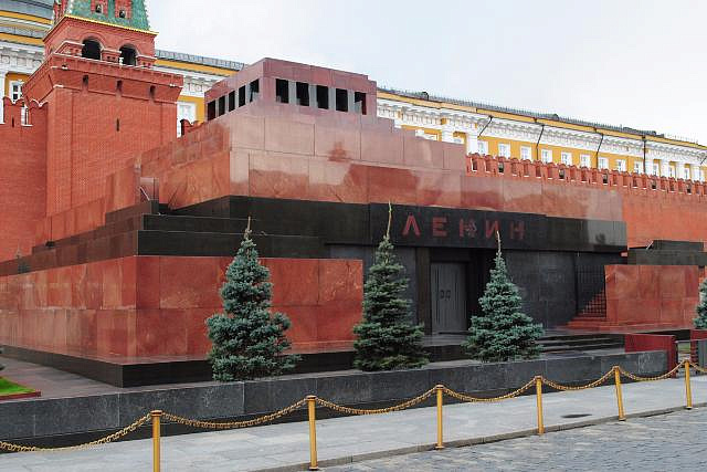 На два месяца закроют мавзолей Ленина для посетителей