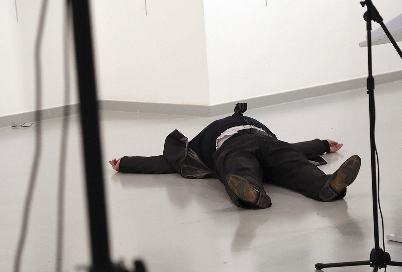 В игре про Бэтмэна использовали реальный снимок убитого российского посла Карлова