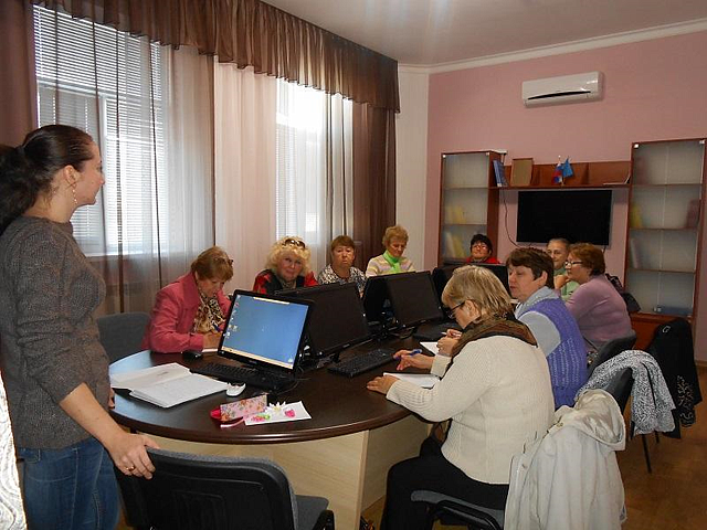 В Москве для пожилых людей на данный момент работает 25 кружков английского языка  