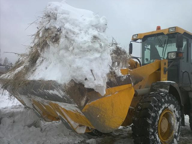 В Головинском районе со снегом борются свыше 140 работников сферы ЖКХ