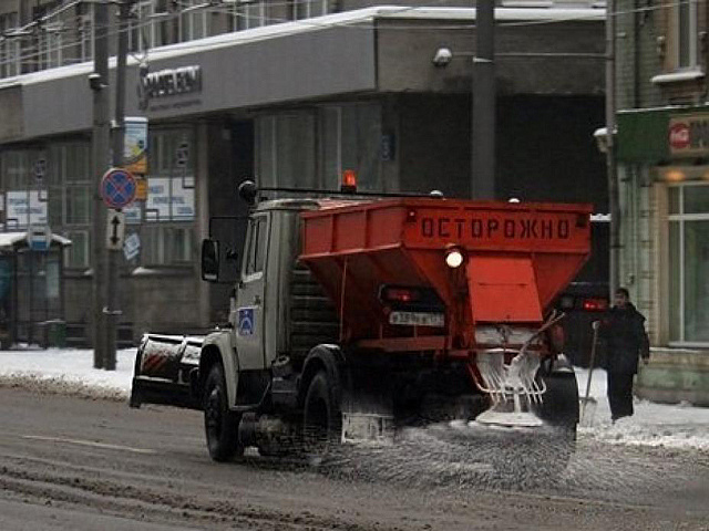 В преддверии зимы коммунальщики Москвы заготовили свыше 500 тысяч тонн противогололёдных реагентов