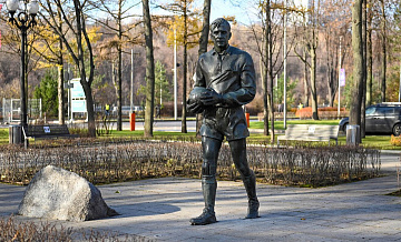 Памятник Льву Яшину отремонтируют у «Лужников»