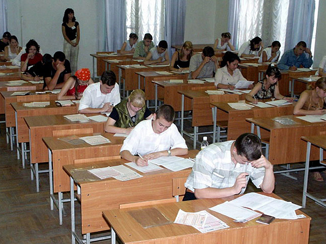 В Москве около 130 тысяч школьников ждут экзамены