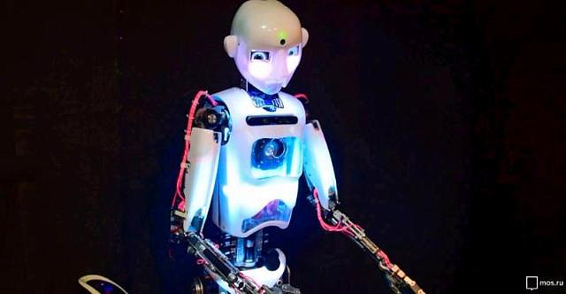 В последнее воскресенье июля гостей фестиваля «Московское лето» встретит робот-актер