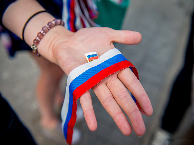 В День флага России в столице будут раздавать ленты цветов российского флага