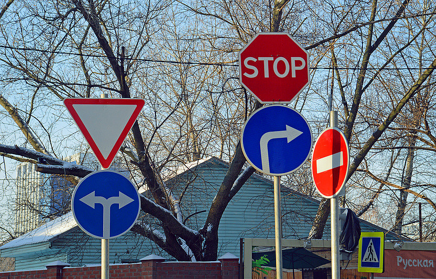 В Головинском районе проходит проверка технического состояния дорожных знаков  