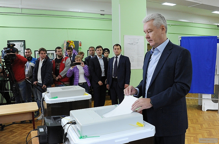 Сергей Собянин пришел на выборы депутатов в Мосгордуму где и проголосовал