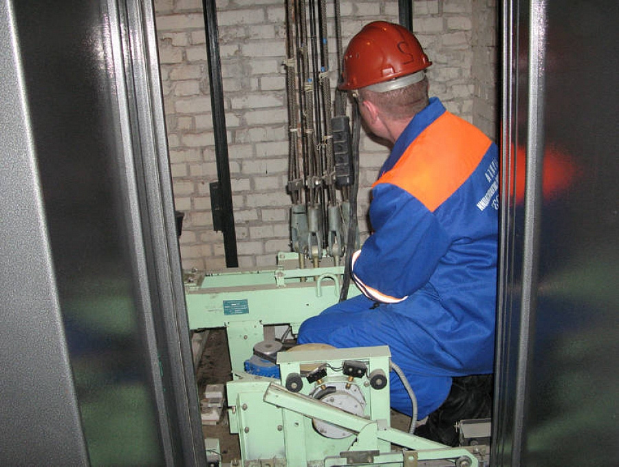 Новые лифты заработали в трёх домах на Флотской