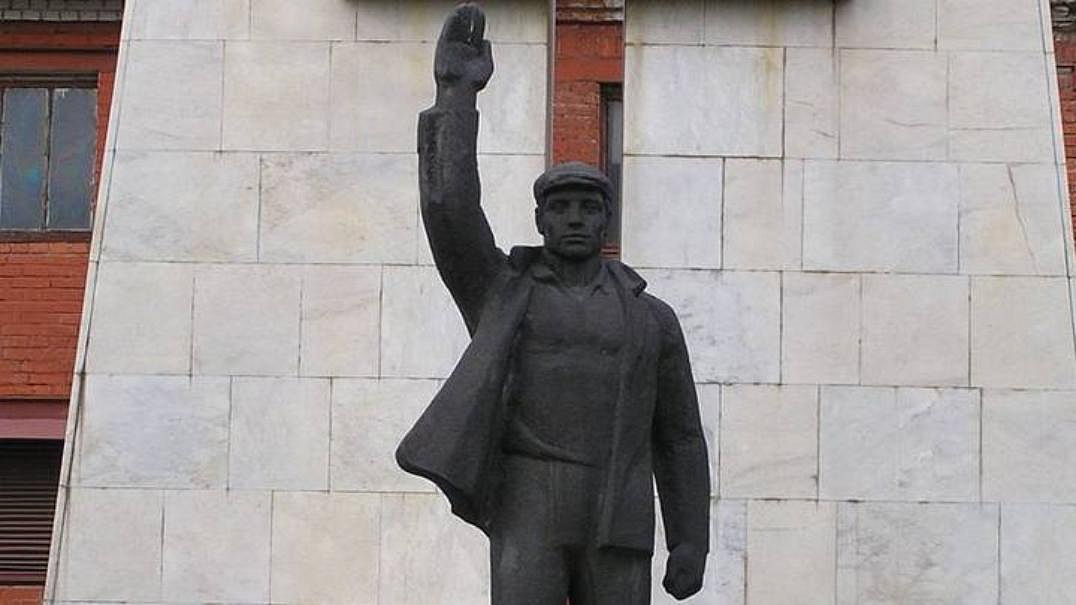 В ЦАО восстановят монумент рабочим Московско-Александровской ЖД