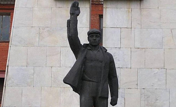 В ЦАО восстановят монумент рабочим Московско-Александровской ЖД