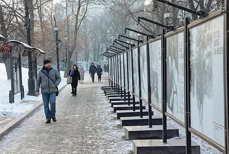 Выставка о юбилярах супружеской жизни открылась на Гоголевском бульваре