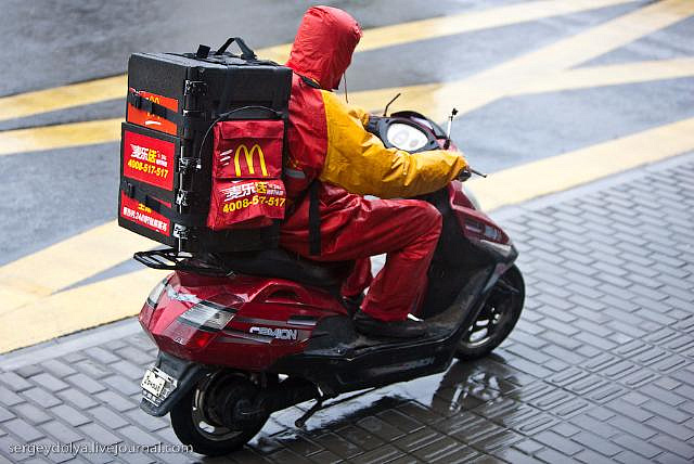 В Москве McDonald's запустил сервис доставки еды