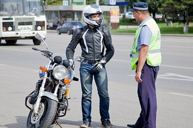 Пьяный мотоциклист задержан сотрудниками ГИБДД на Смольной