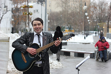 Головинец Павел Пикалов принял участие в проекте «Уличный музыкант»