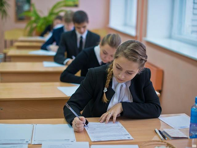 В Москве девятиклассники досрочно сдали ГИА по русскому языку