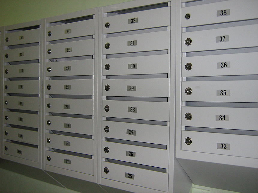 В Головинском районе ведутся работы, связанные с сохранением почтовых ящиков в нормальном состоянии